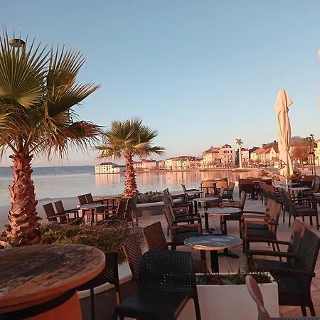 Apartment By The Sea And Beach With Roof Terrace Kastela