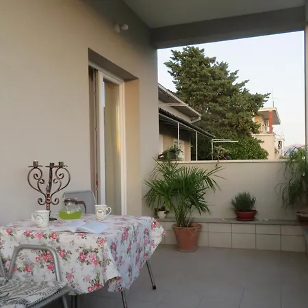 By The Sea And Beach With Roof Terrace *