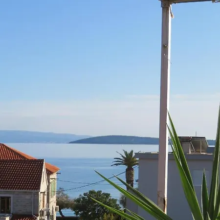 Apartment By The Sea And Beach With Roof Terrace Kastela