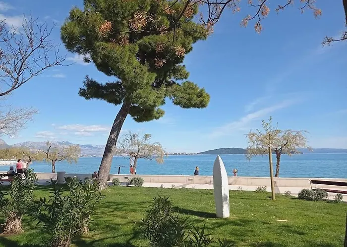 By The Sea And With Roof Terrace Apartamento Kaštela