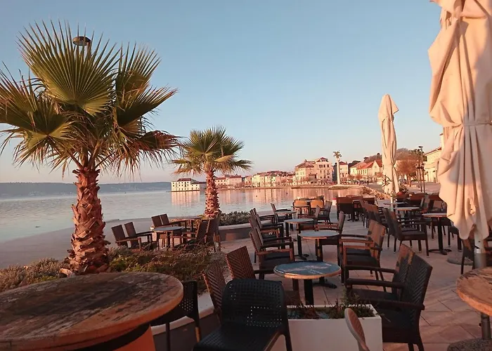 Apartamento By The Sea And With Roof Terrace Kaštela