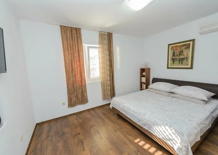 By The Sea And With Roof Terrace Apartamento Kaštela