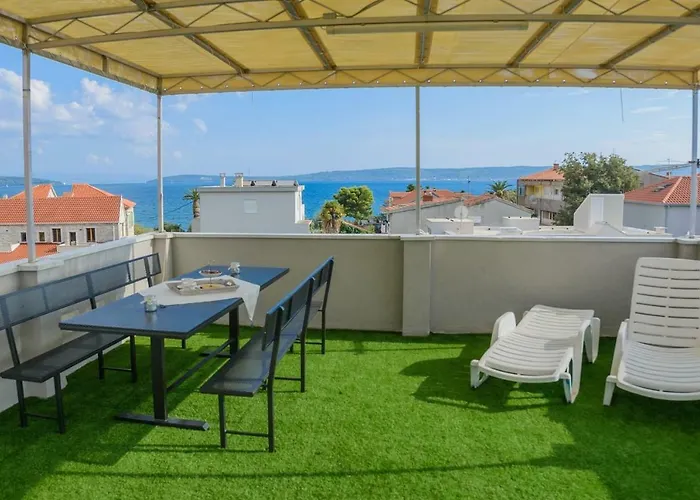 By The Sea And With Roof Terrace Apartamento Kaštela