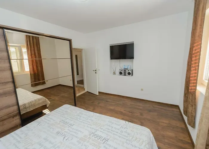 By The Sea And With Roof Terrace Apartamento Kaštela